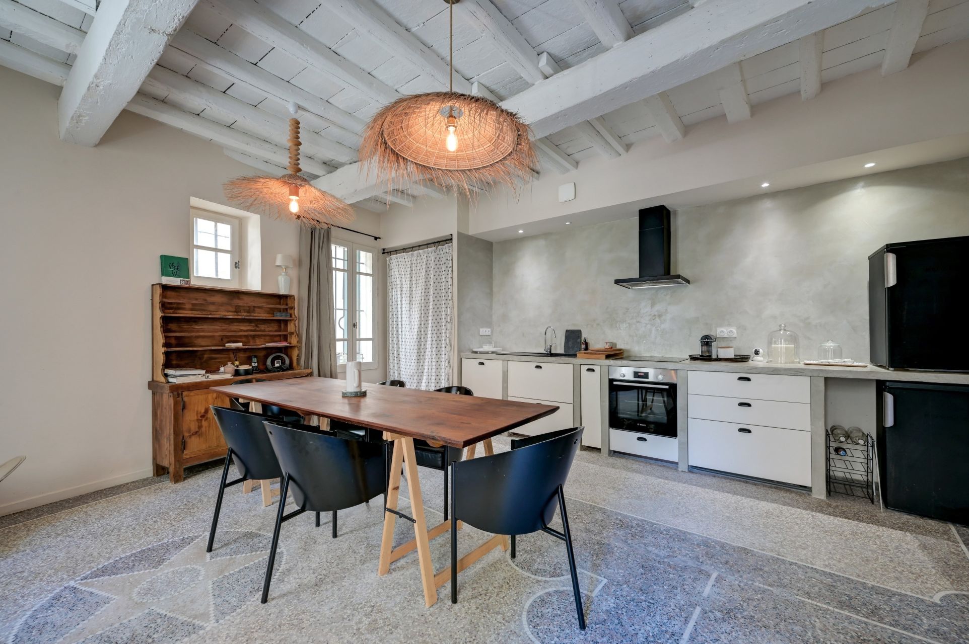 townhouse 4 Rooms for sale on ARLES (13200)
