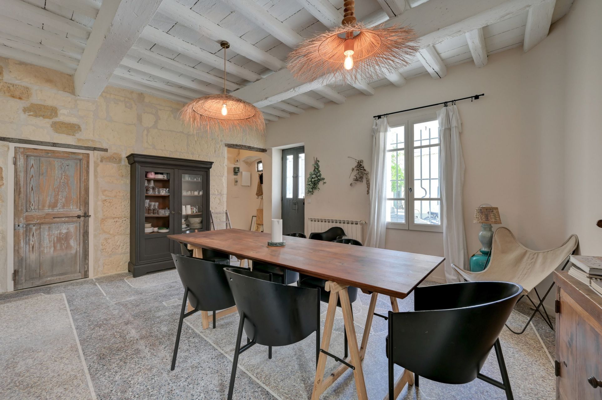 townhouse 4 Rooms for sale on ARLES (13200)