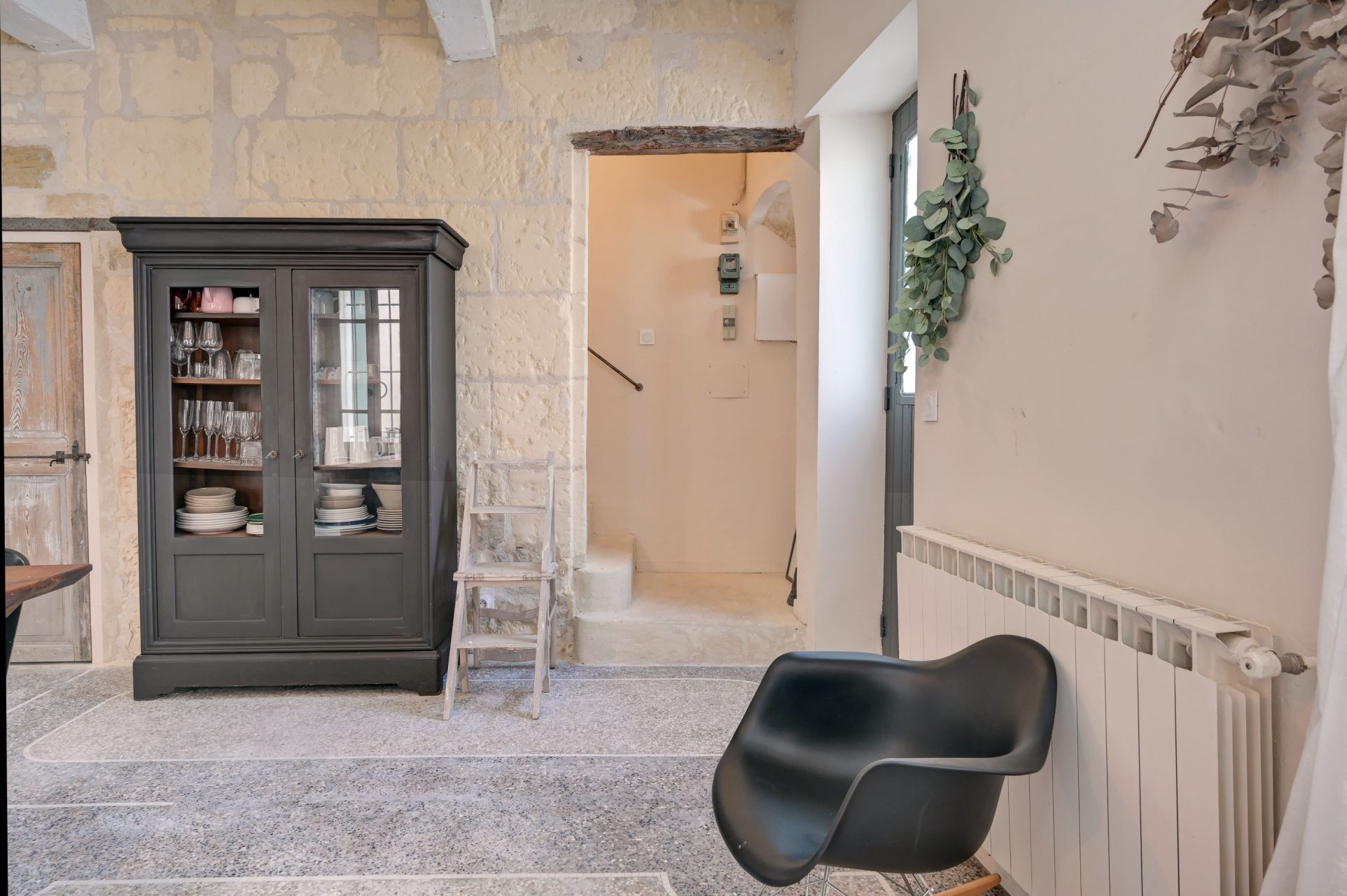 townhouse 4 Rooms for sale on ARLES (13200)