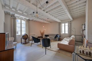 townhouse 4 Rooms for sale on ARLES (13200)