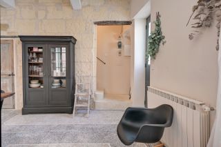 townhouse 4 Rooms for sale on ARLES (13200)