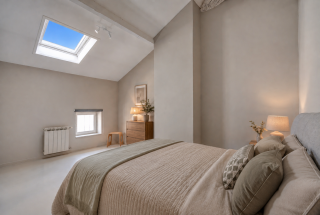 townhouse 4 Rooms for sale on ARLES (13200)