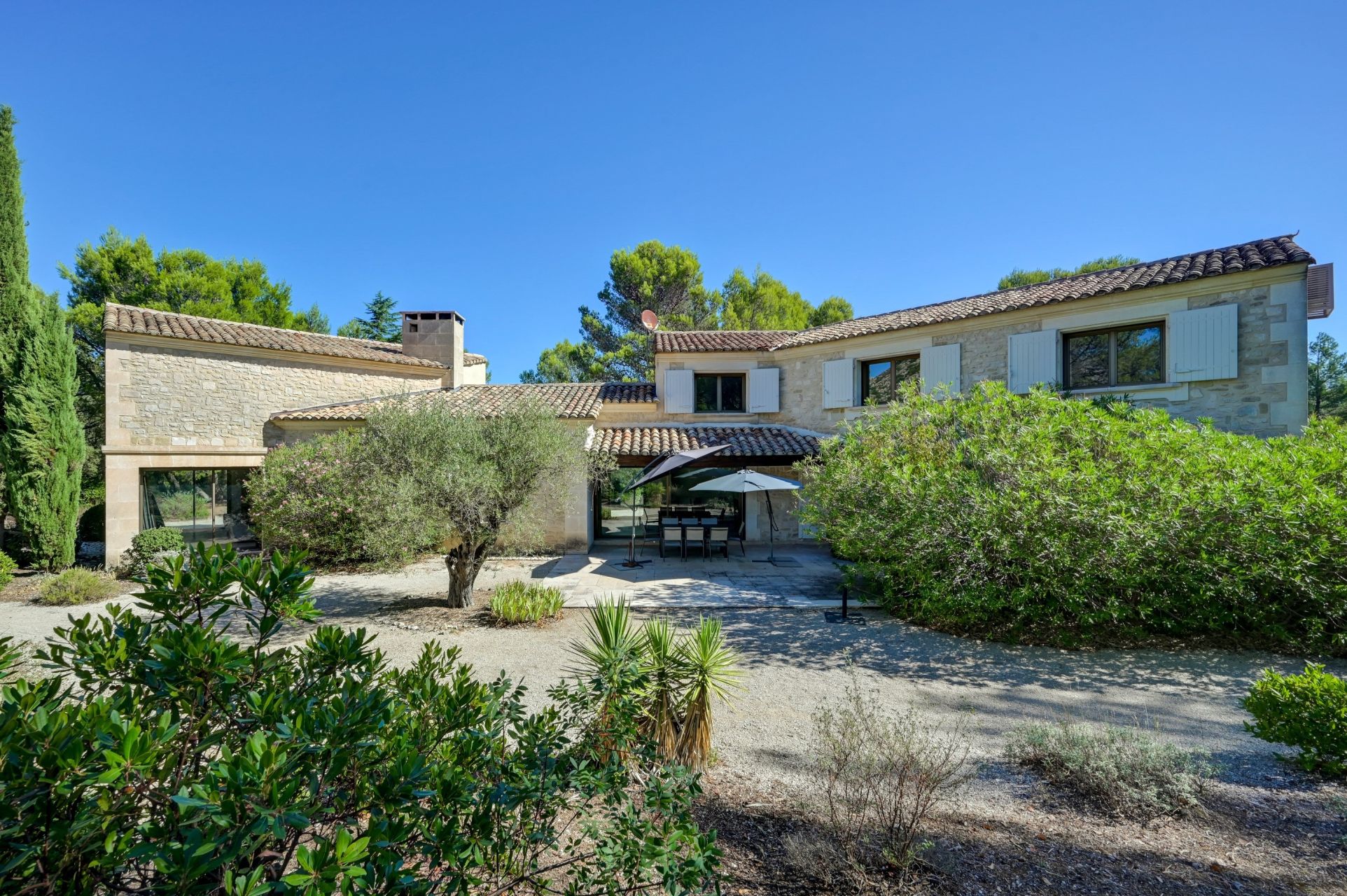 house 10 Rooms for sale on EYGALIERES (13810)
