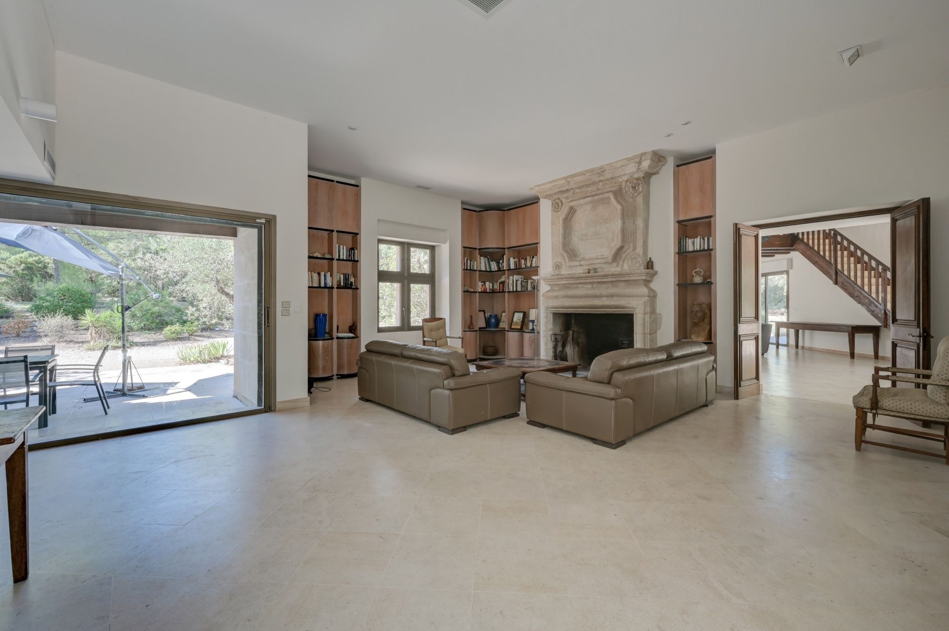 house 10 Rooms for sale on EYGALIERES (13810)