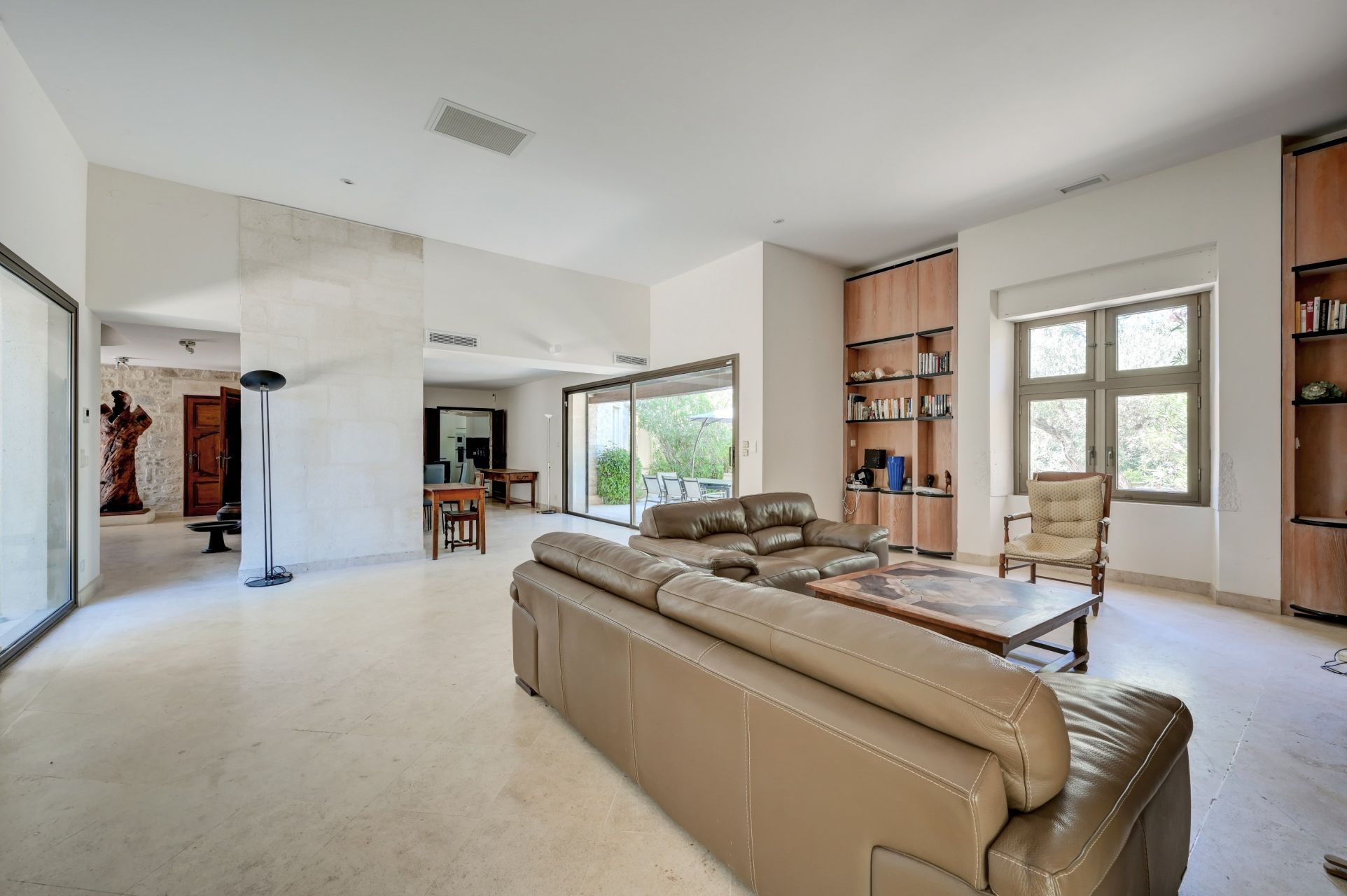 house 10 Rooms for sale on EYGALIERES (13810)