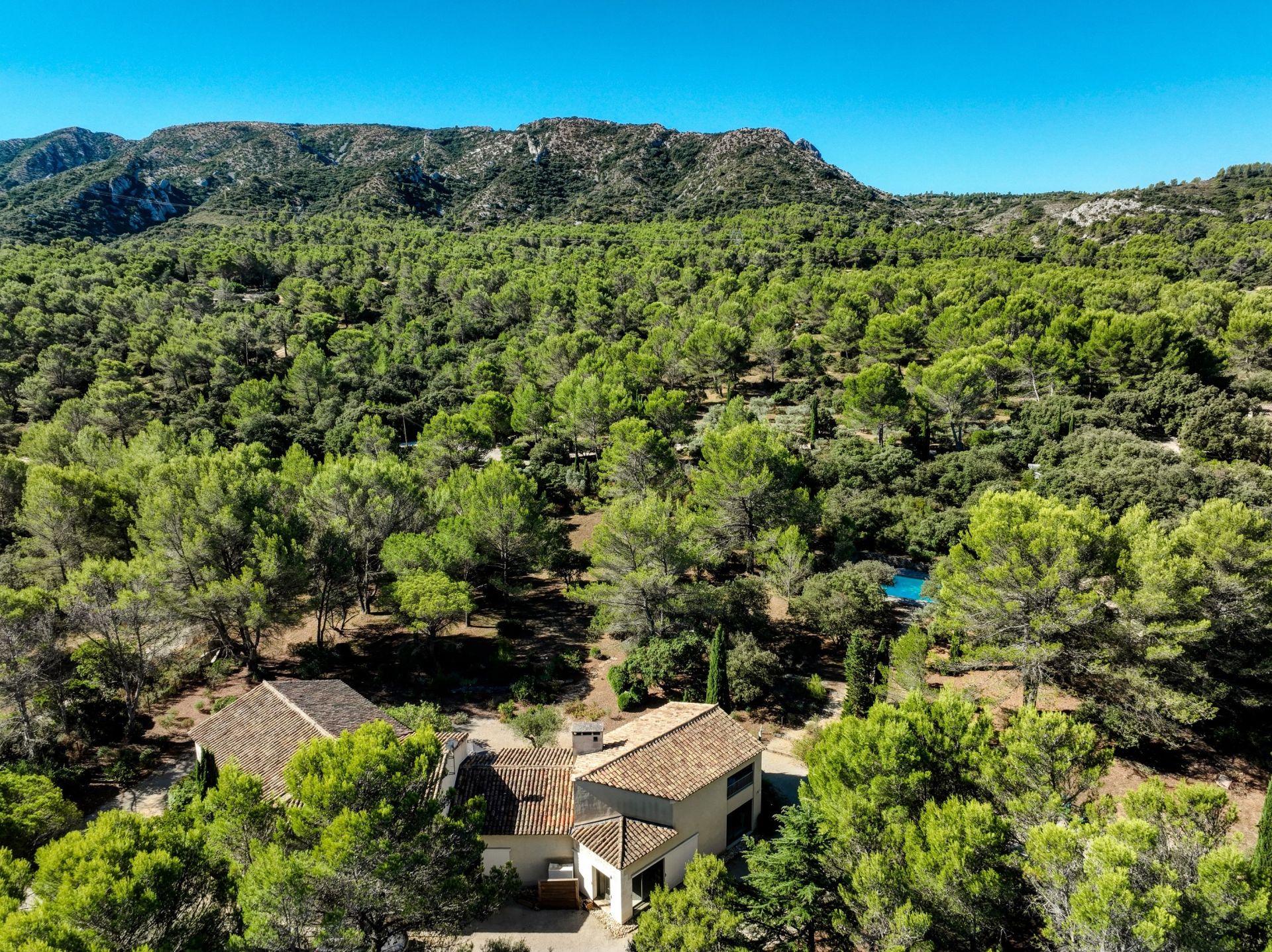 house 10 Rooms for sale on EYGALIERES (13810)