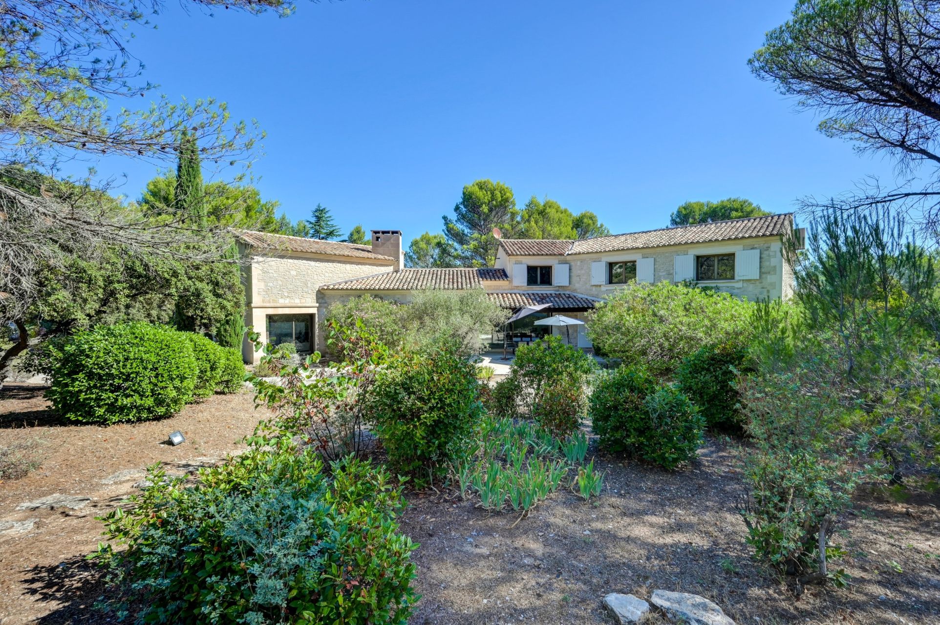 house 10 Rooms for sale on EYGALIERES (13810)