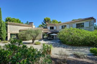 house 10 Rooms for sale on EYGALIERES (13810)