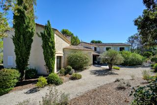house 10 Rooms for sale on EYGALIERES (13810)