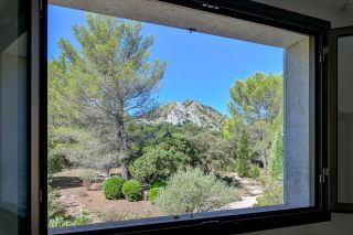 house 10 Rooms for sale on EYGALIERES (13810)