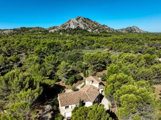 house 10 Rooms for sale on EYGALIERES (13810)