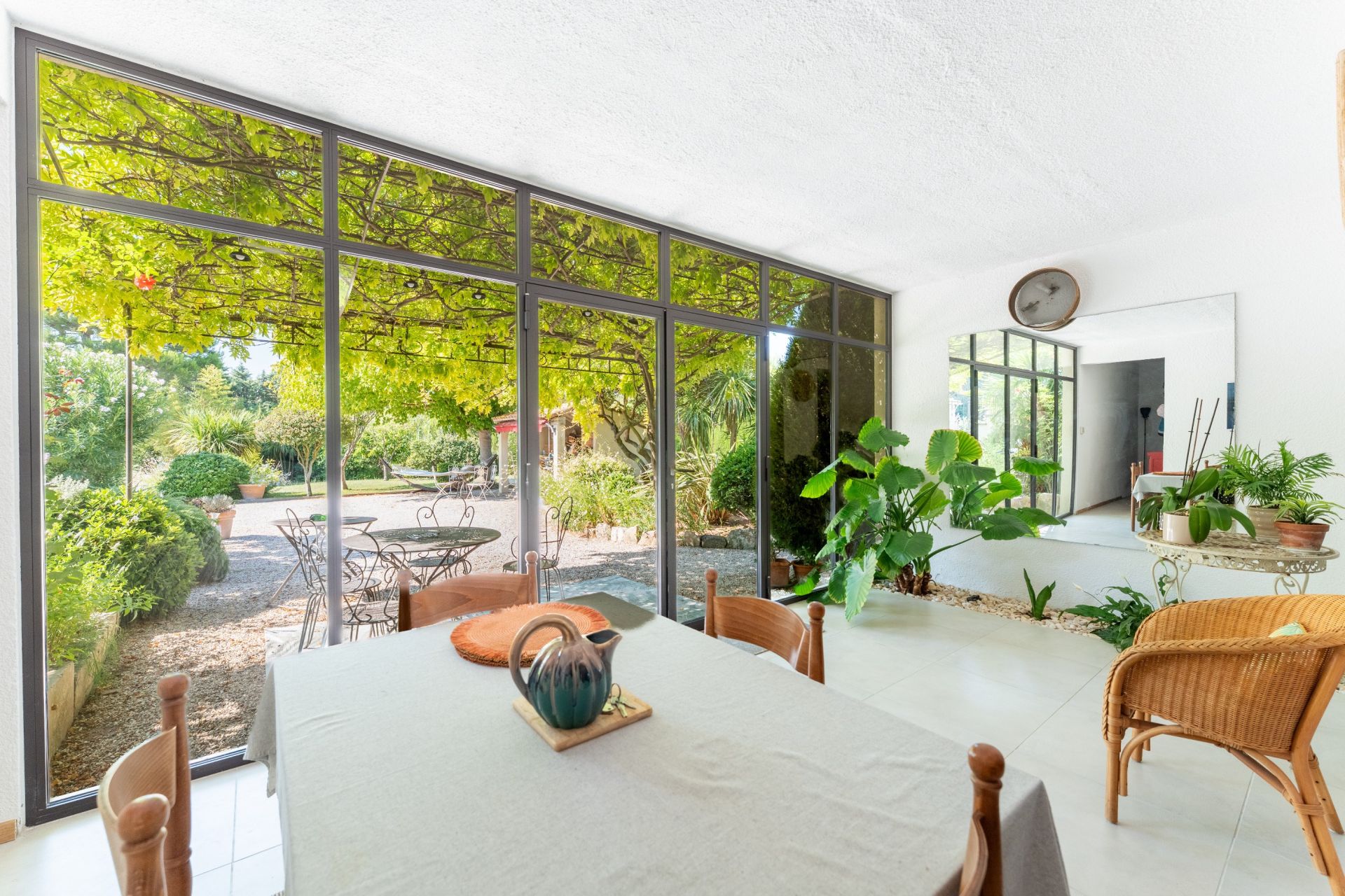 maison traditionnelle 8 Pièces en vente sur FONTVIEILLE (13990)