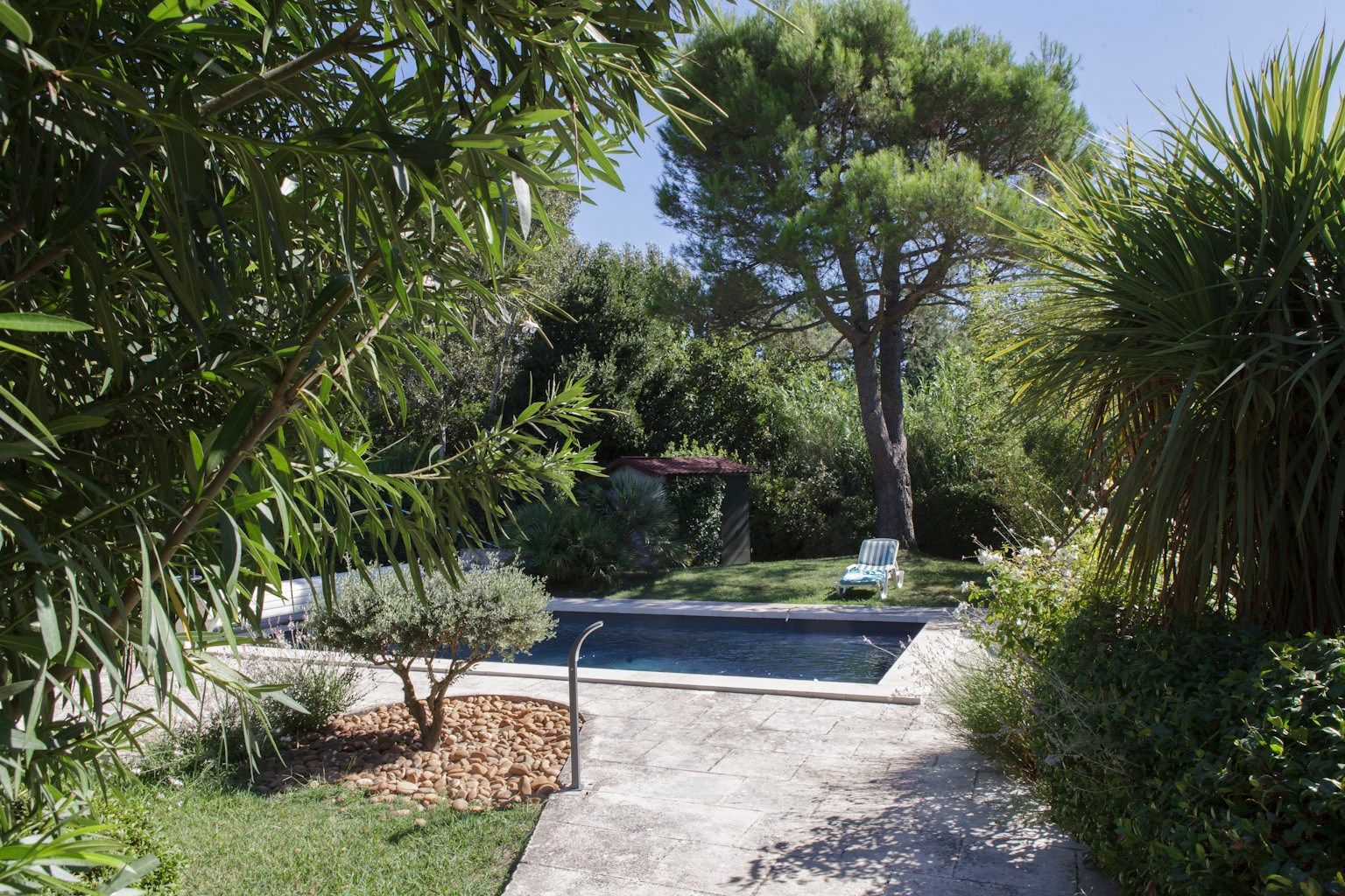 maison traditionnelle 8 Pièces en vente sur FONTVIEILLE (13990)