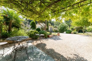 traditional house 8 Rooms for sale on FONTVIEILLE (13990)