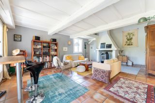 traditional house 8 Rooms for sale on FONTVIEILLE (13990)