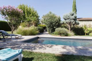 traditional house 8 Rooms for sale on FONTVIEILLE (13990)