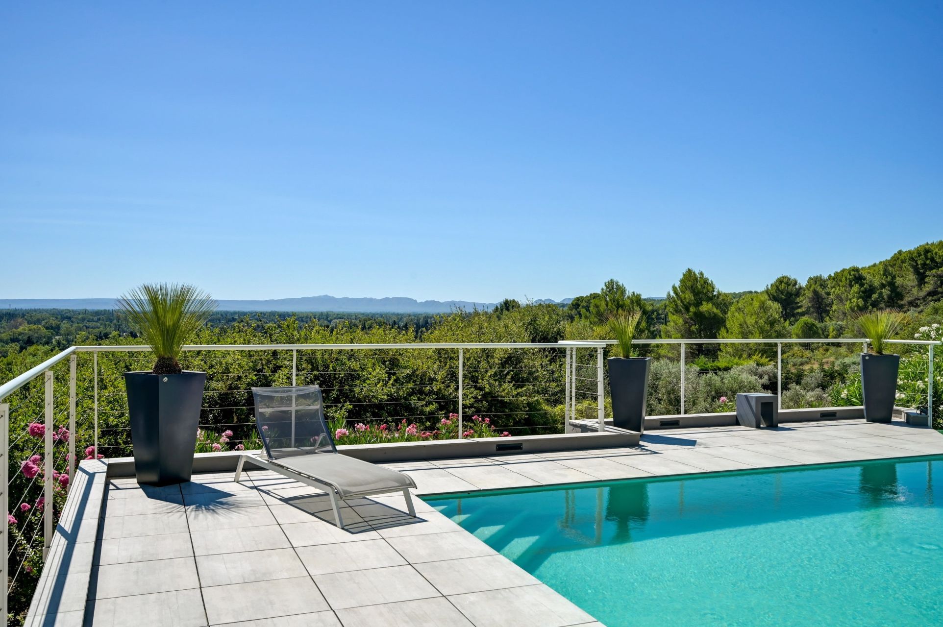 house 9 Rooms for sale on NOVES (13550)