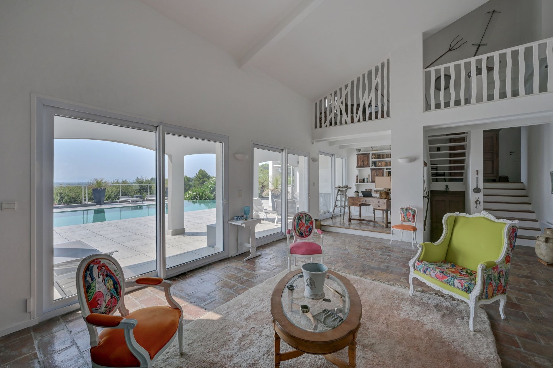 house 9 Rooms for sale on NOVES (13550)