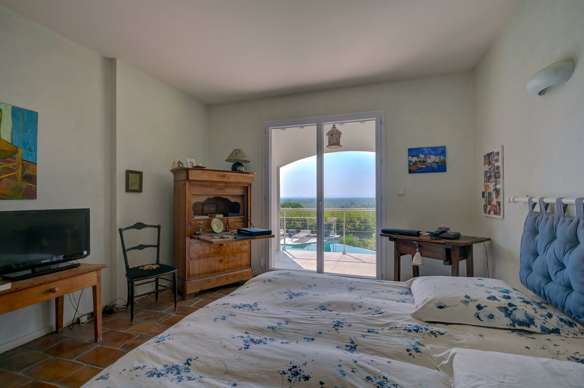 house 9 Rooms for sale on NOVES (13550)