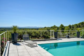 house 9 Rooms for sale on NOVES (13550)