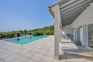 house 9 Rooms for sale on NOVES (13550)