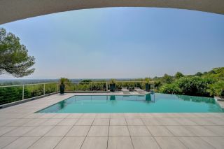 house 9 Rooms for sale on NOVES (13550)