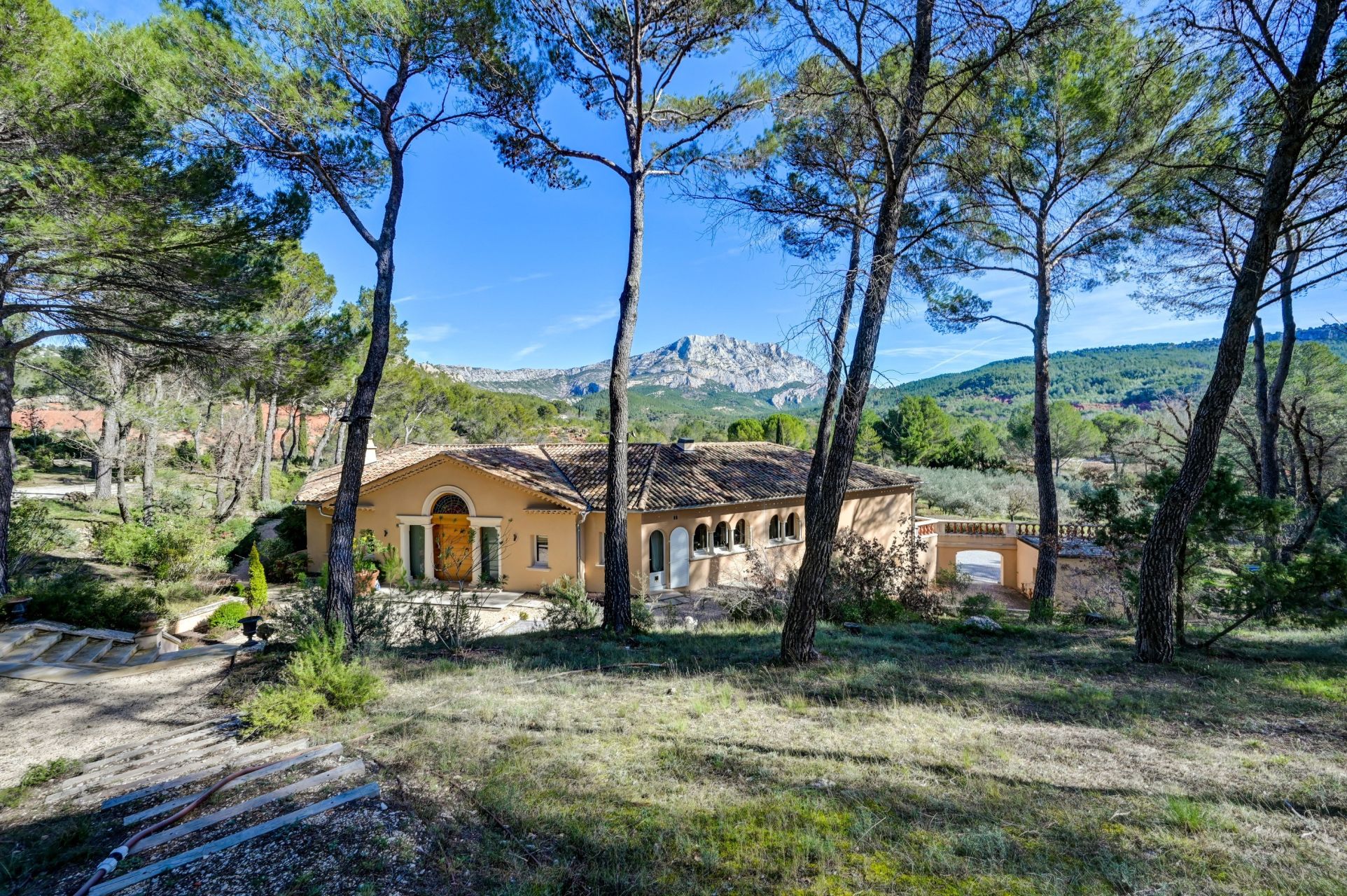 house 10 Rooms for rent on AIX EN PROVENCE (13100)