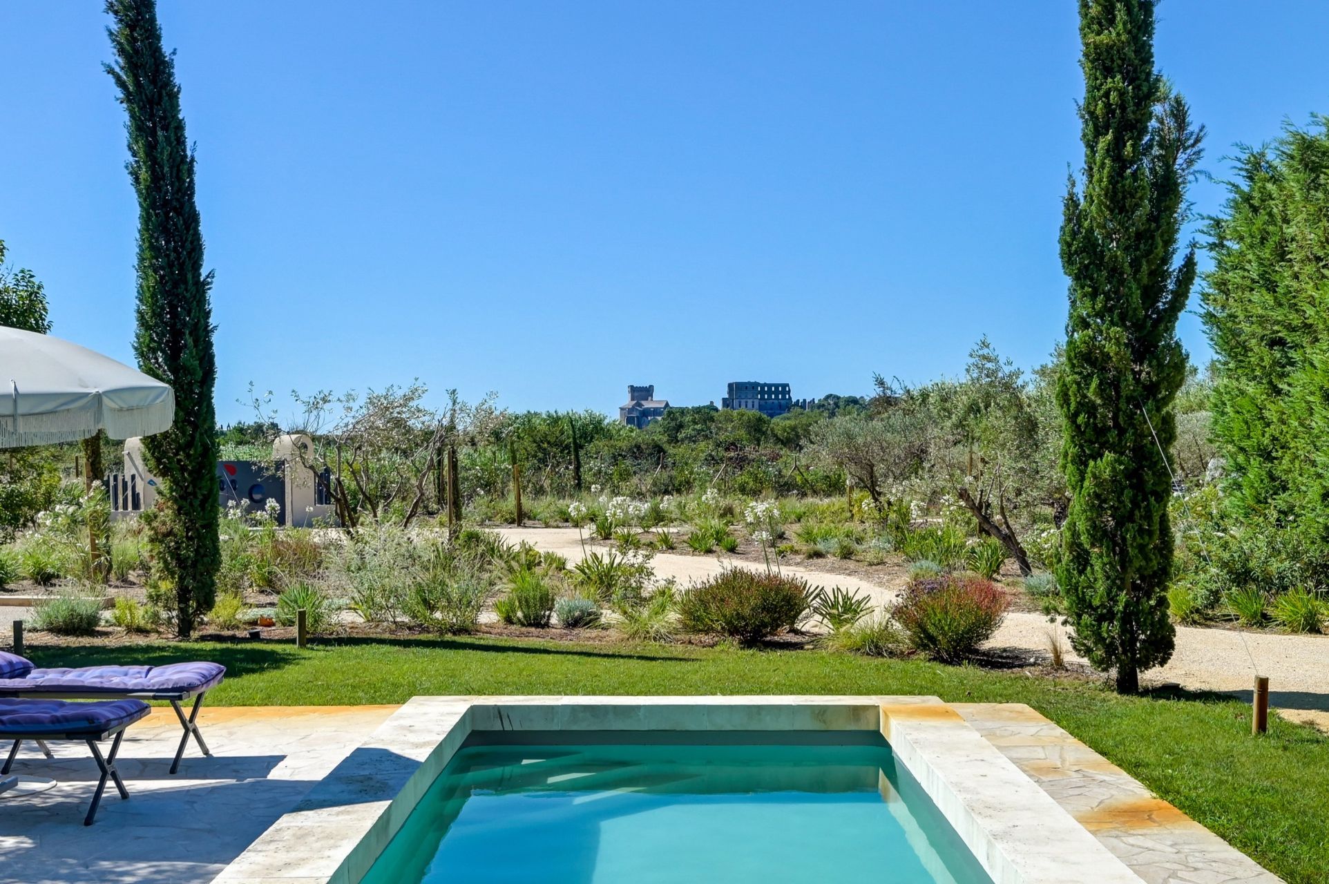 mas 12 Rooms for sale on FONTVIEILLE (13990)