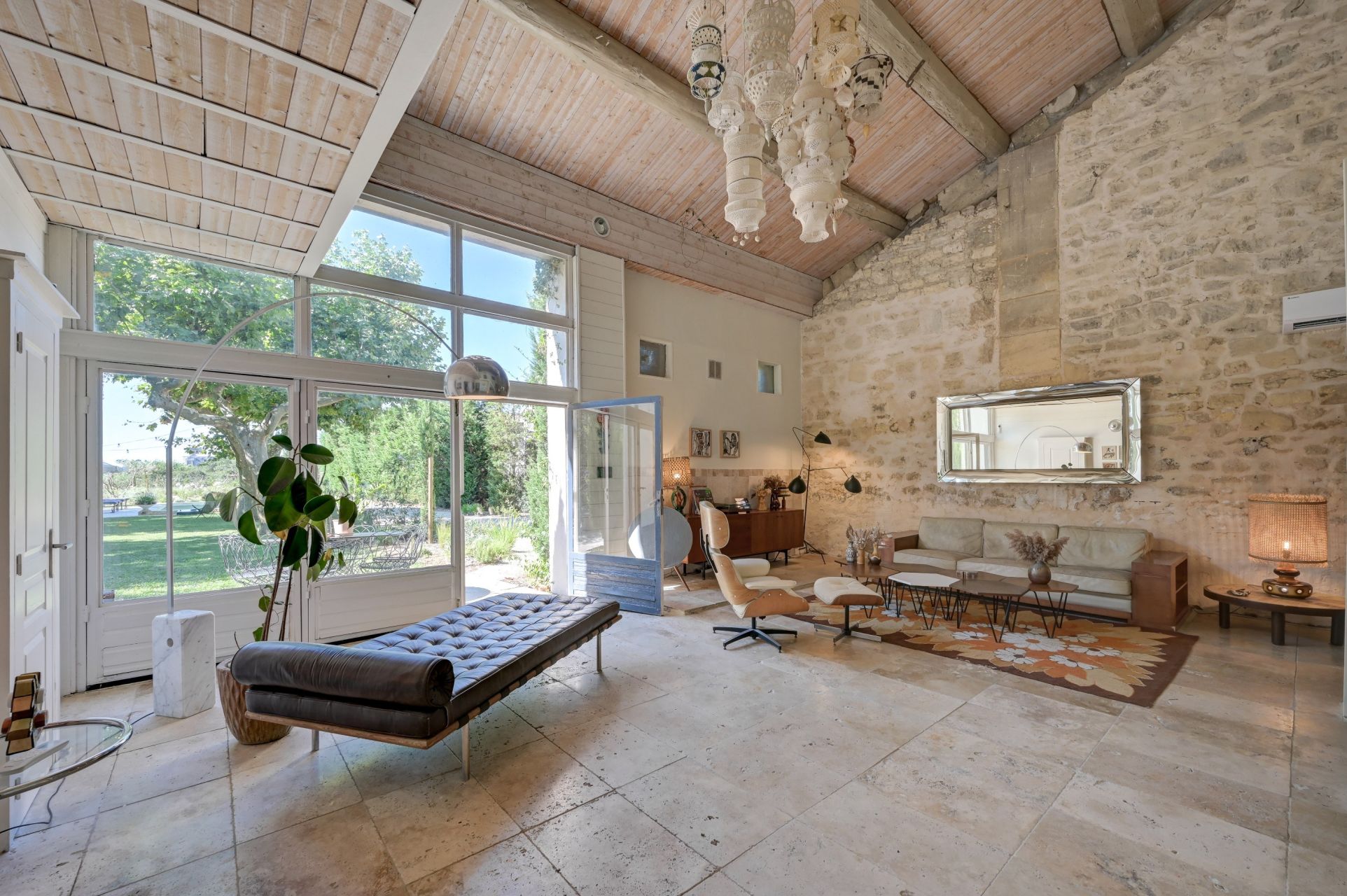 mas 12 Rooms for sale on FONTVIEILLE (13990)