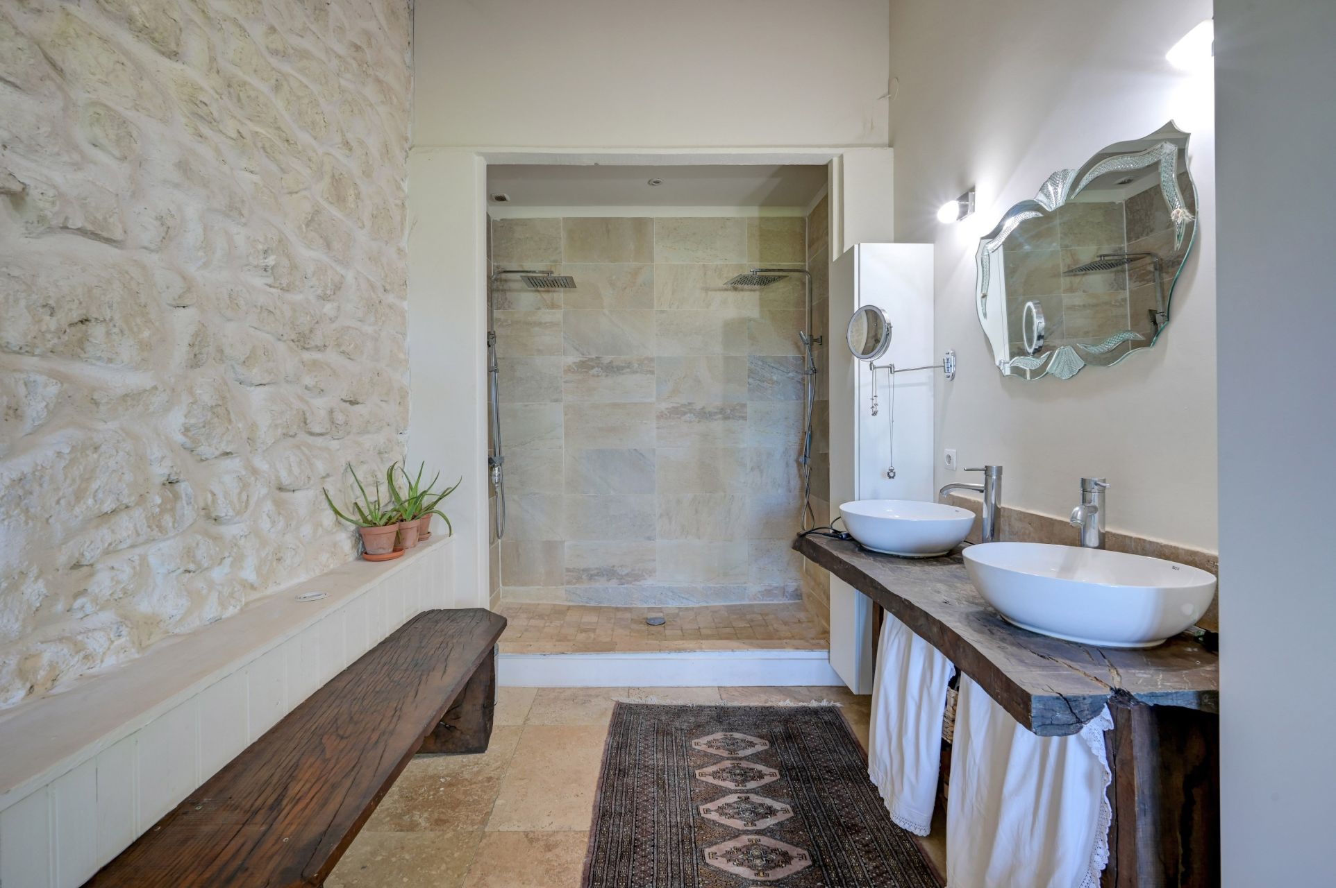 mas 12 Rooms for sale on FONTVIEILLE (13990)