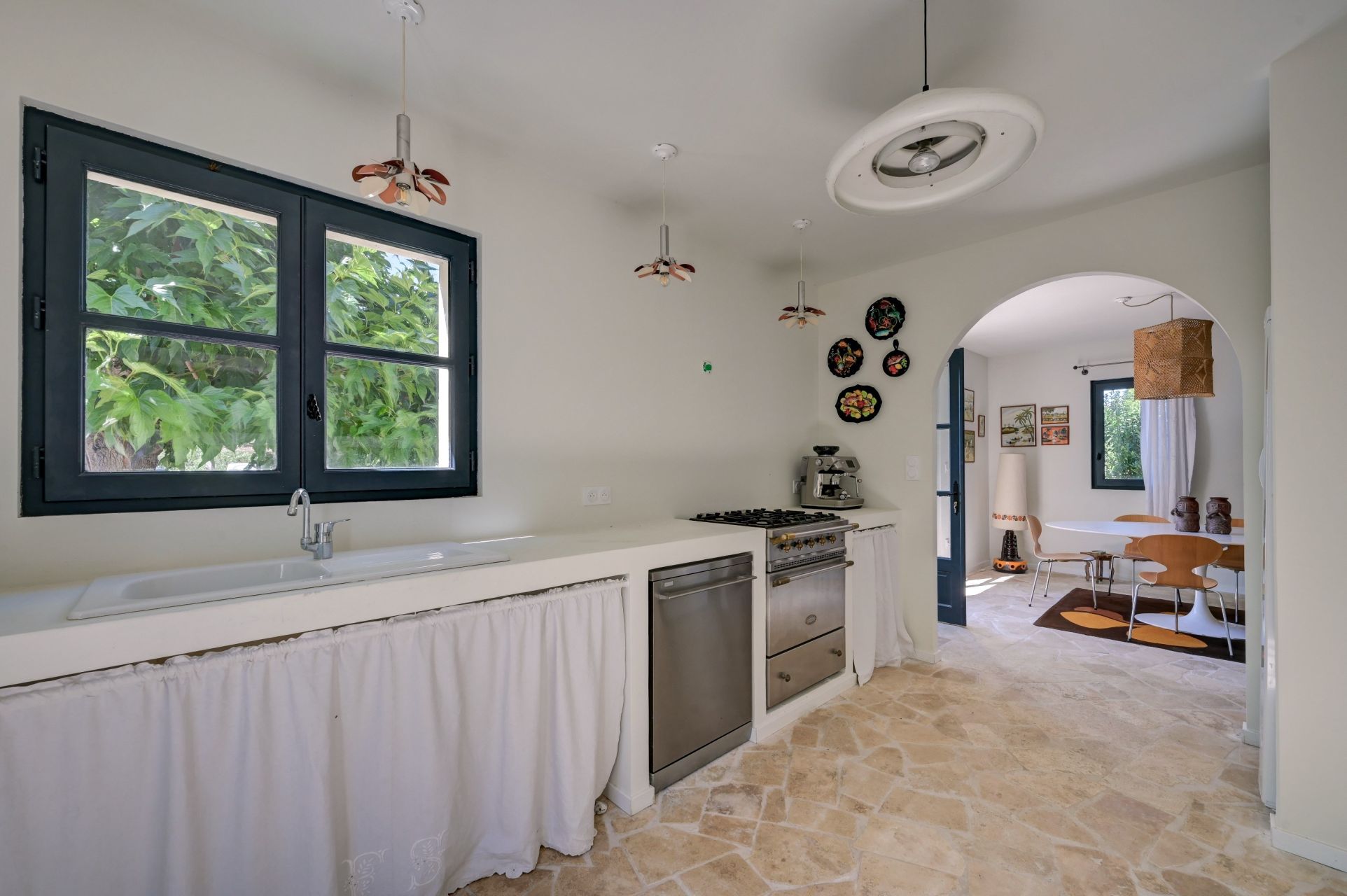 mas 12 Rooms for sale on FONTVIEILLE (13990)