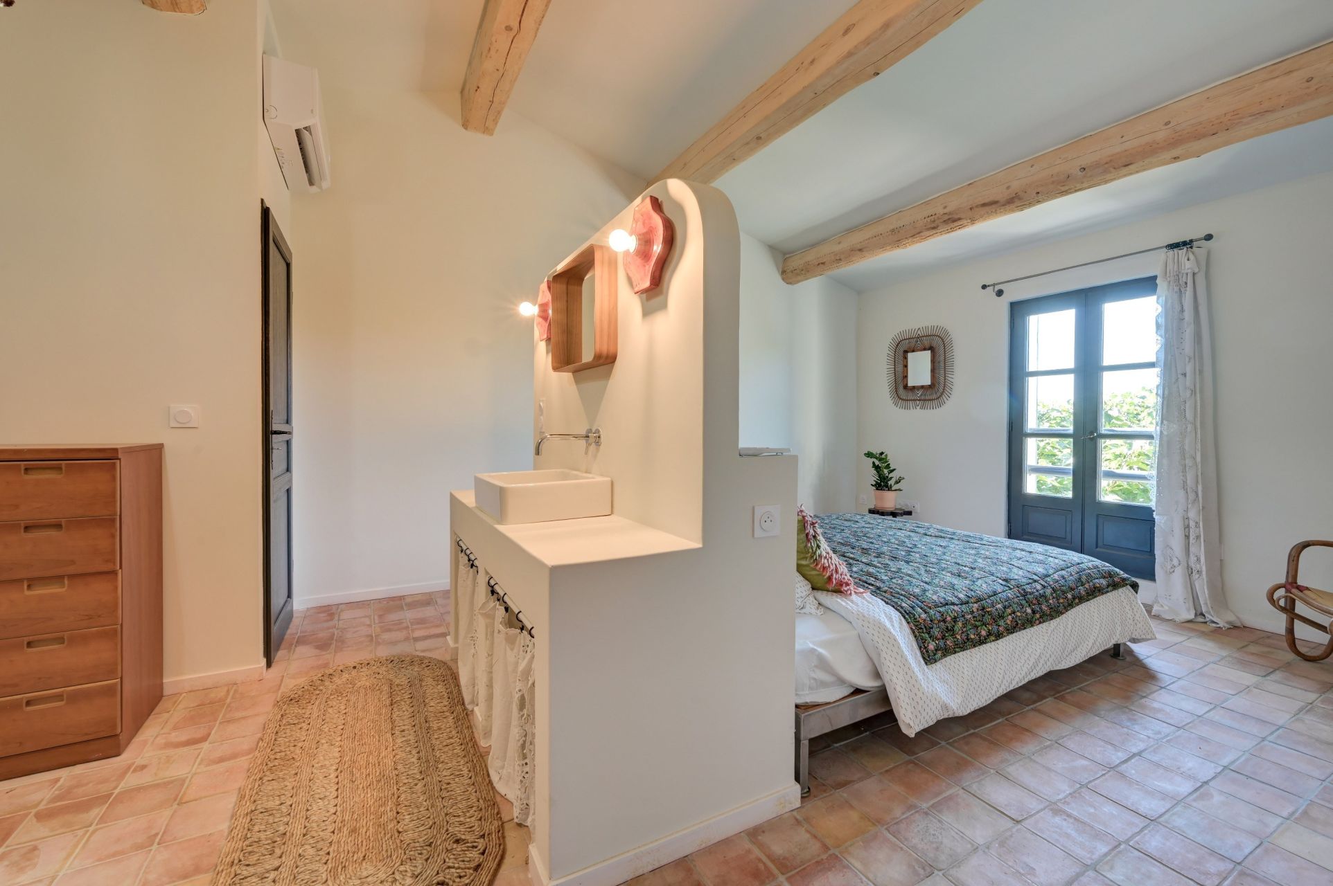 mas 12 Rooms for sale on FONTVIEILLE (13990)