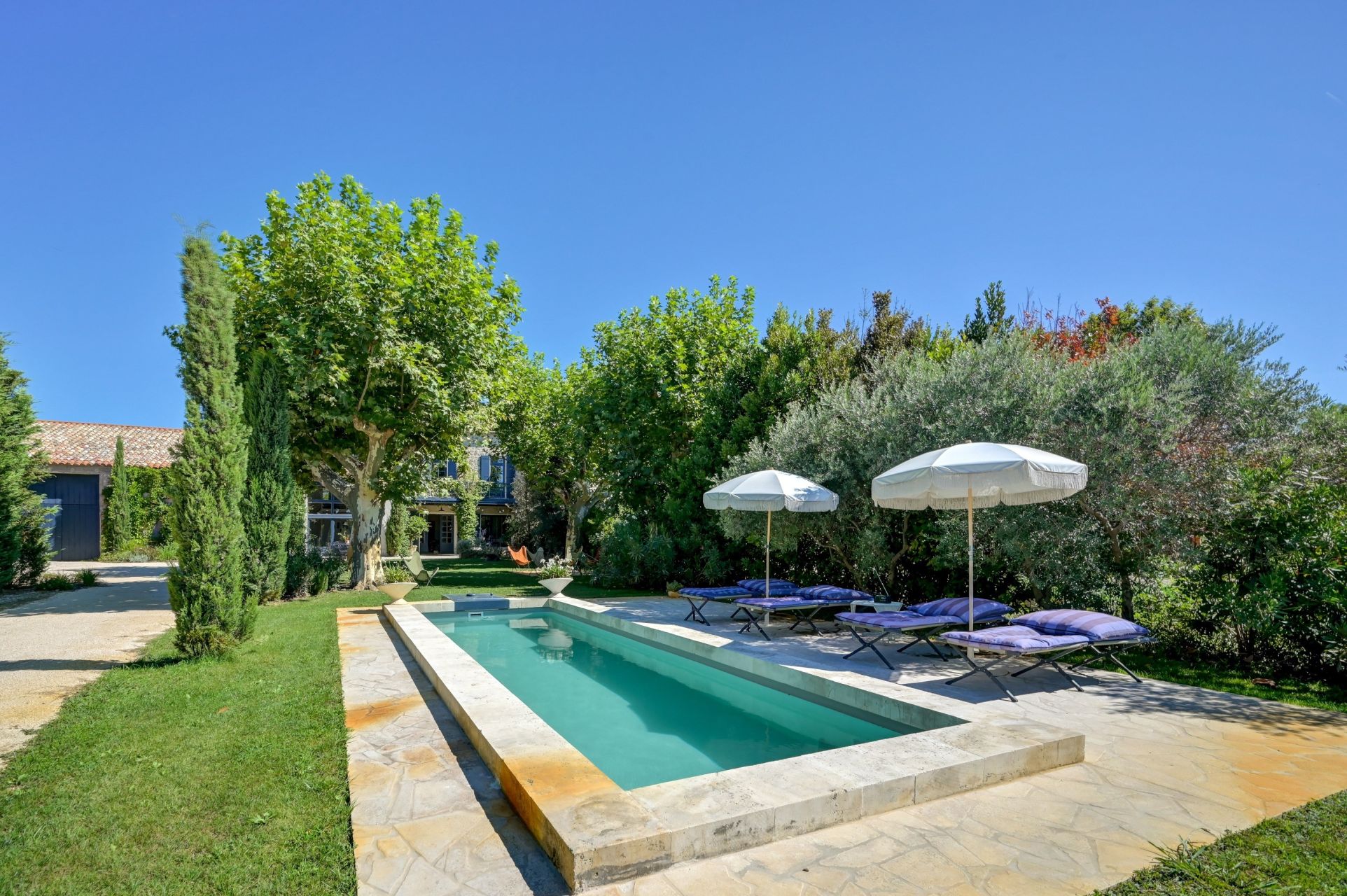 mas 12 Rooms for sale on FONTVIEILLE (13990)