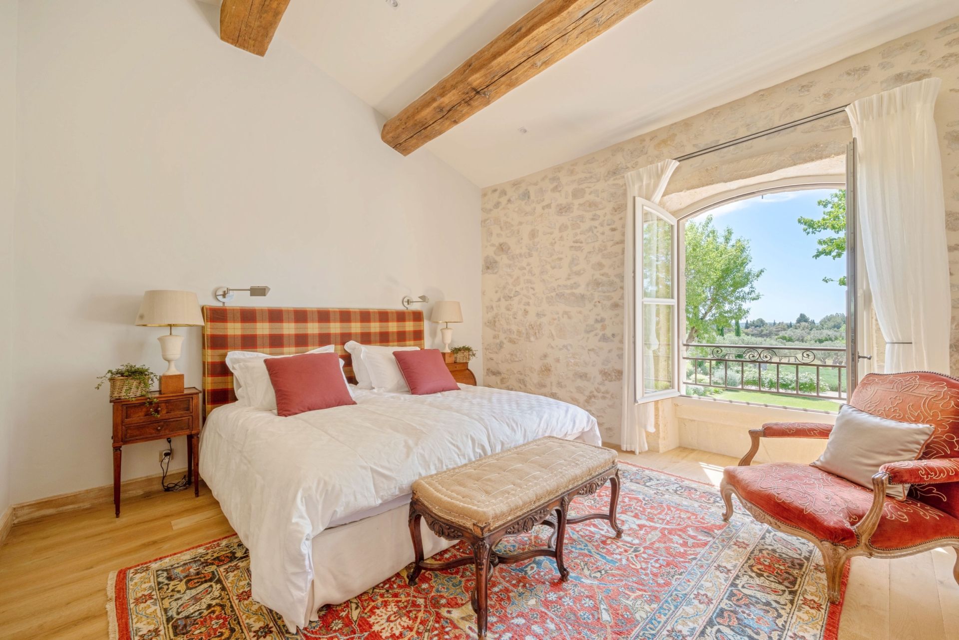 house 8 Rooms for sale on MAUSSANE LES ALPILLES (13520)