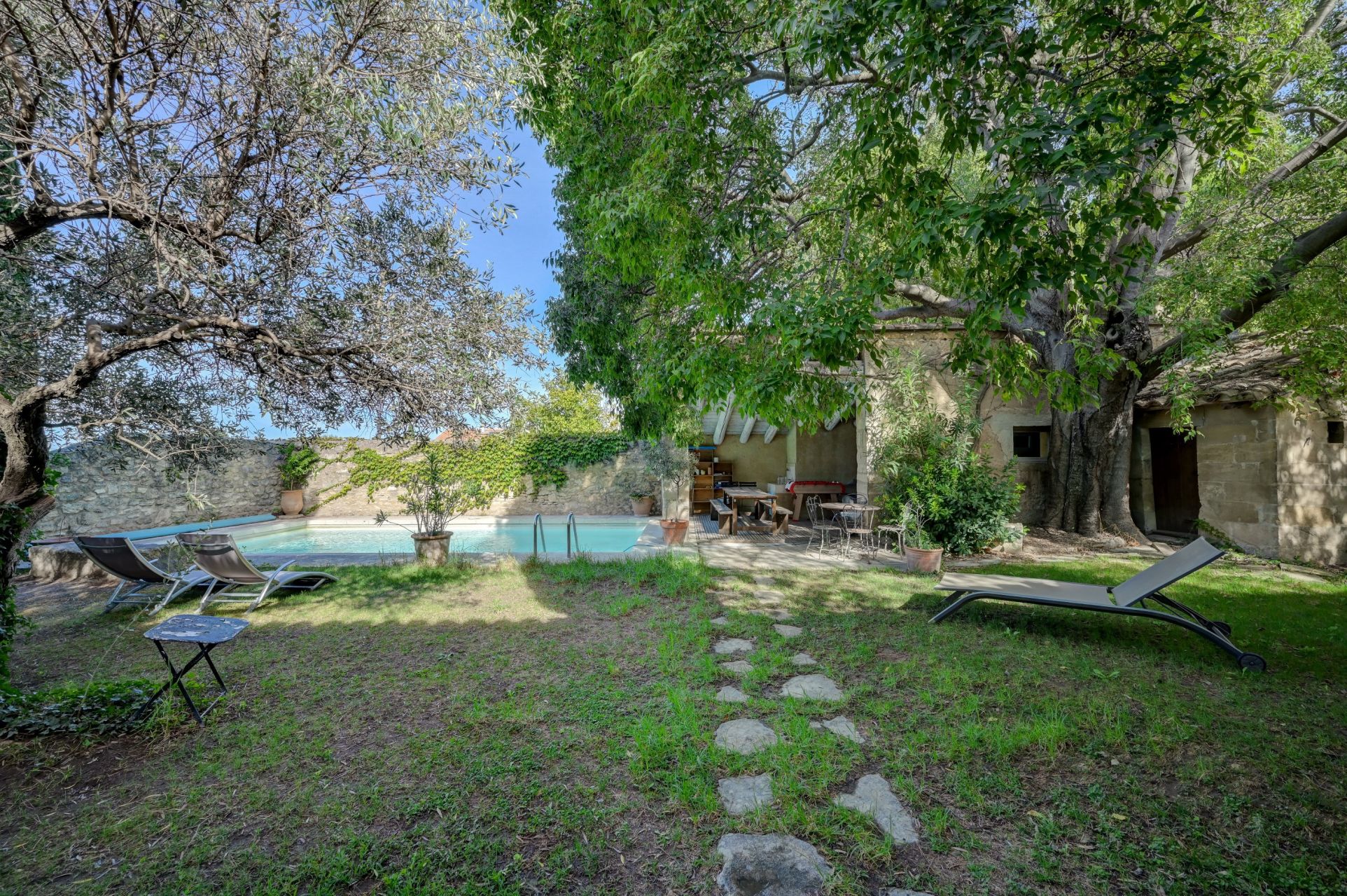 maison 9 Pièces en vente sur FONTVIEILLE (13990)