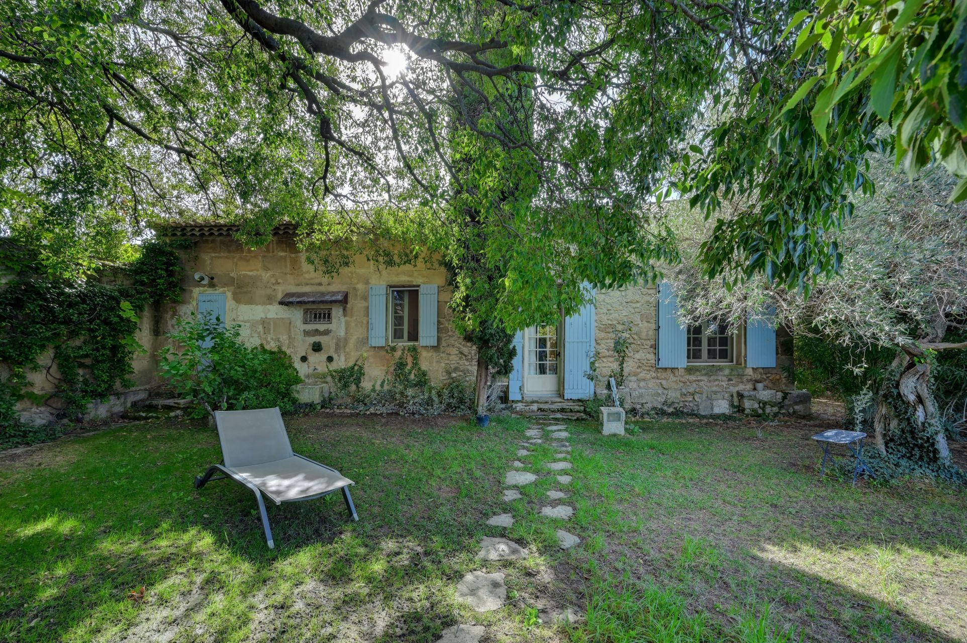 maison 9 Pièces en vente sur FONTVIEILLE (13990)