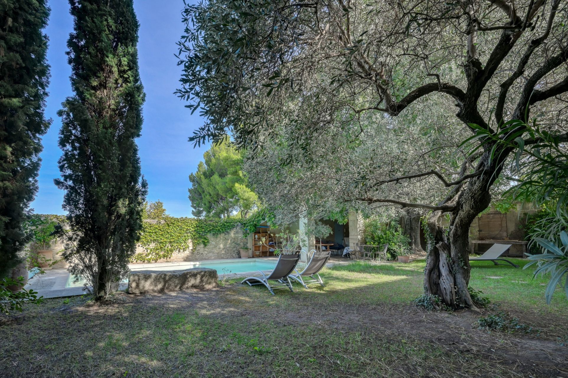 maison 9 Pièces en vente sur FONTVIEILLE (13990)