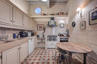 maison 9 Pièces en vente sur FONTVIEILLE (13990)