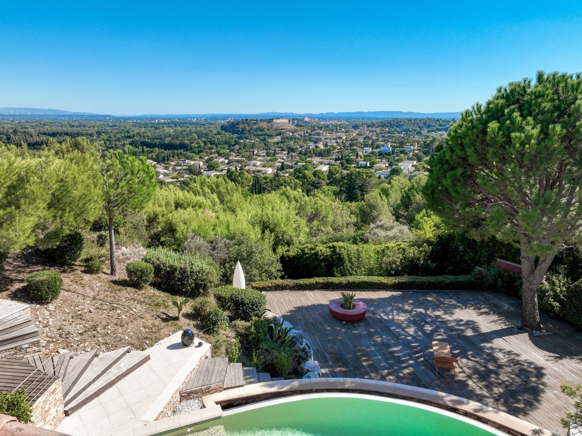 maison 6 Pièces en vente sur VILLENEUVE LES AVIGNON (30400)