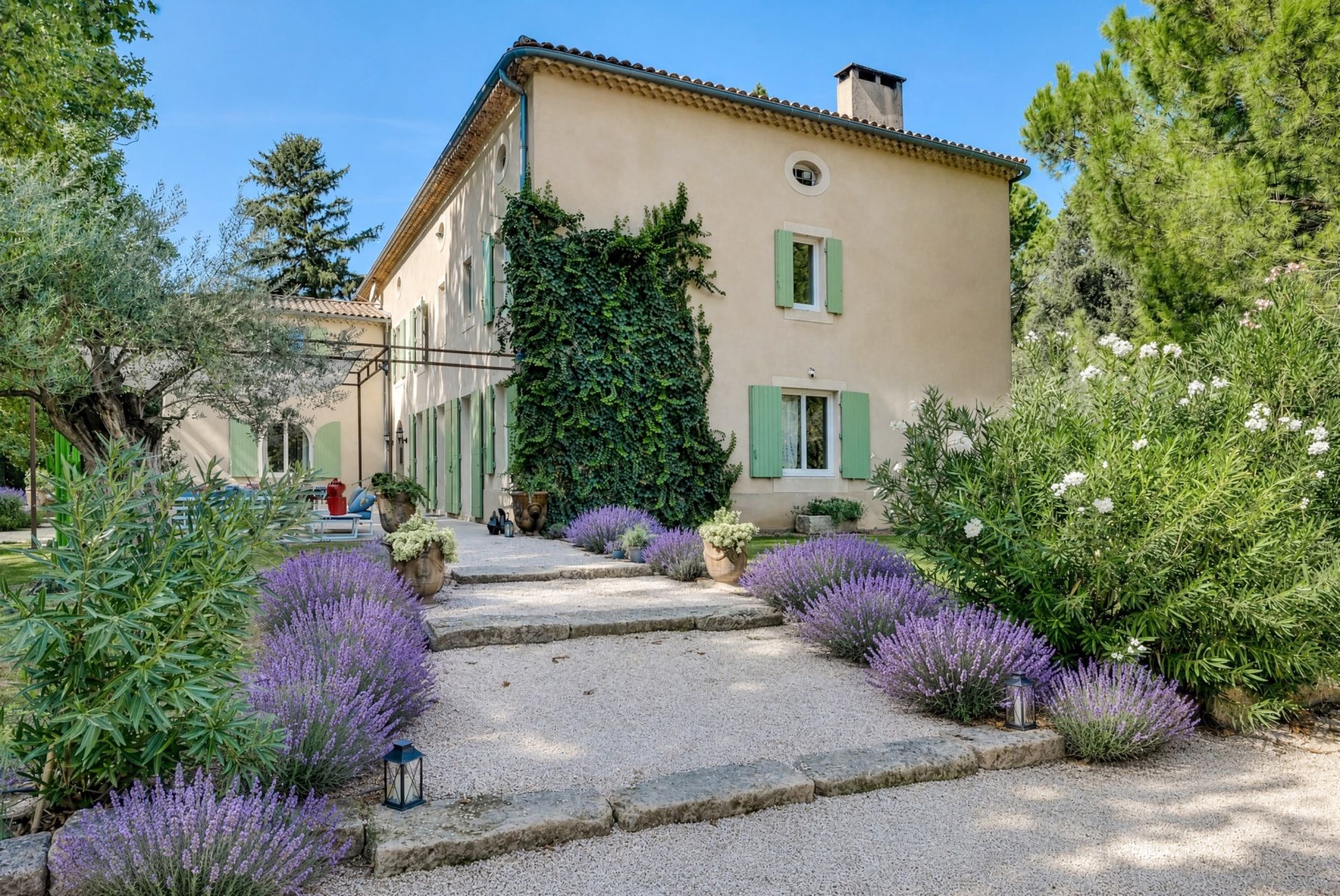 house 12 Rooms for sale on AIX EN PROVENCE (13100)