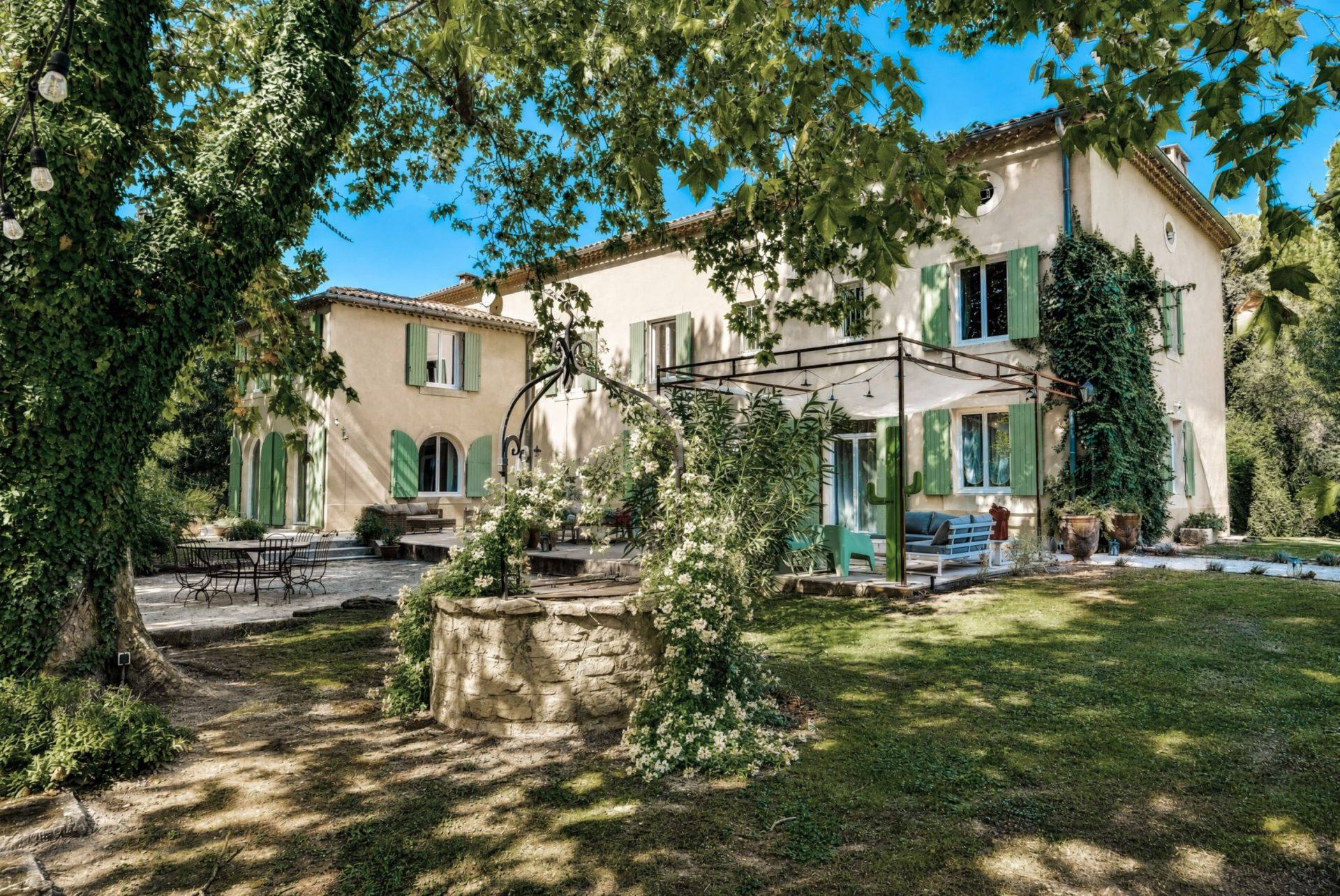 house 12 Rooms for sale on AIX EN PROVENCE (13100)