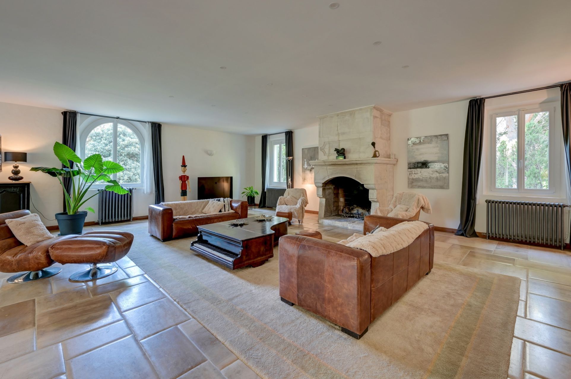 house 12 Rooms for sale on AIX EN PROVENCE (13100)