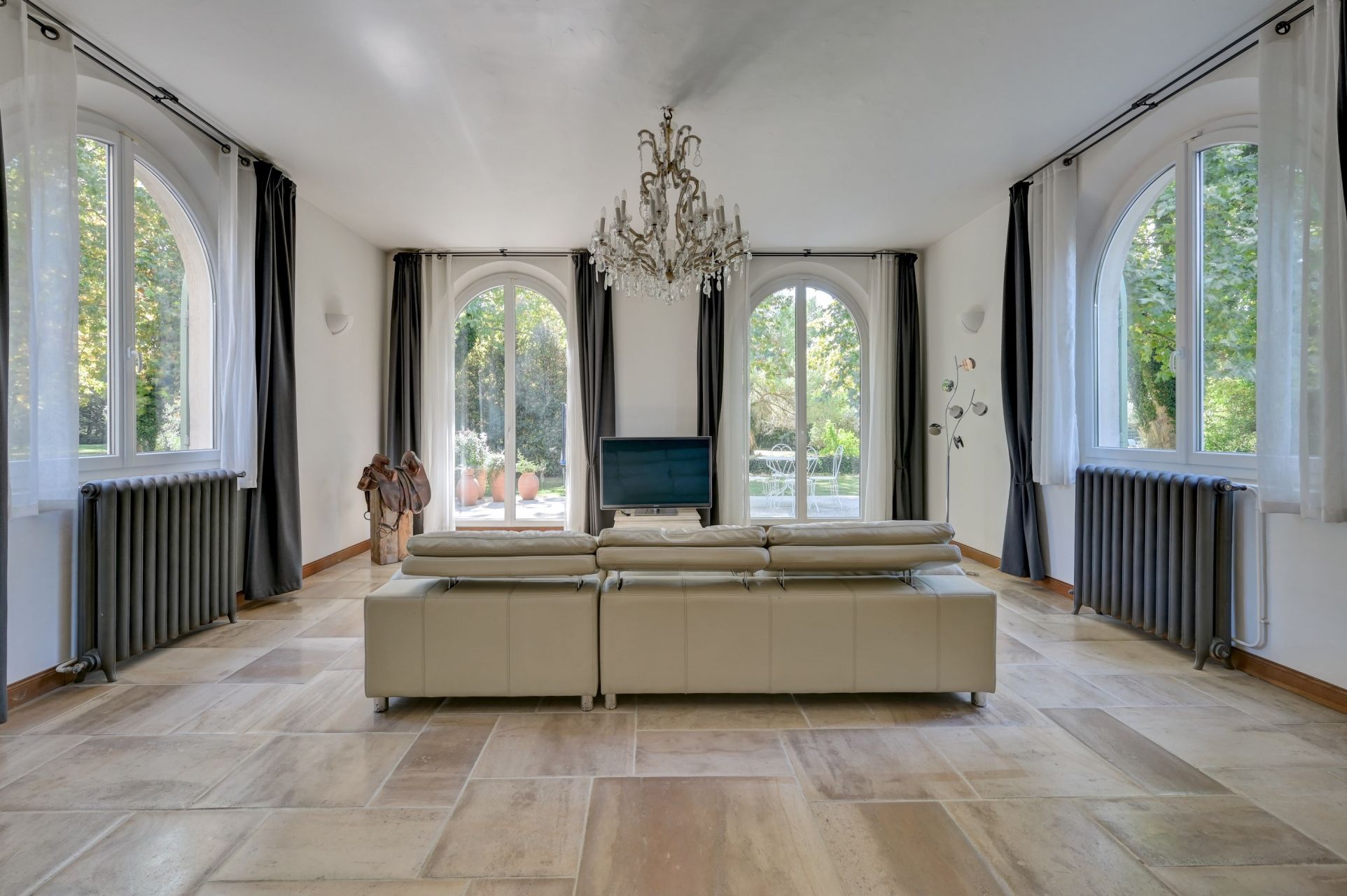 house 12 Rooms for sale on AIX EN PROVENCE (13100)