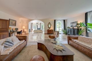 house 12 Rooms for sale on AIX EN PROVENCE (13100)