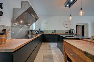 house 12 Rooms for sale on AIX EN PROVENCE (13100)