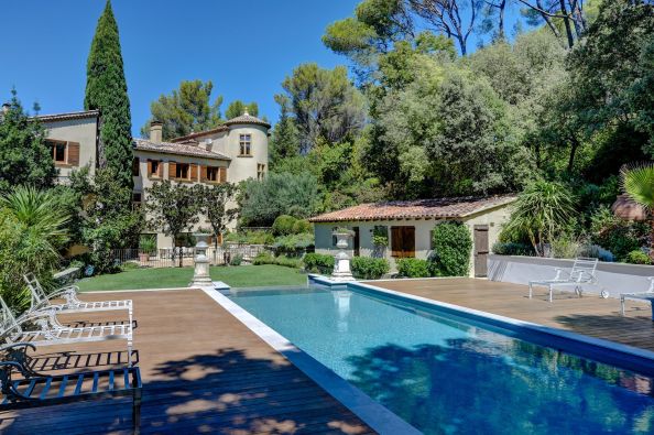 Vente Maison Aix-en-Provence 20&nbsp;Pièces 650&nbsp;m²