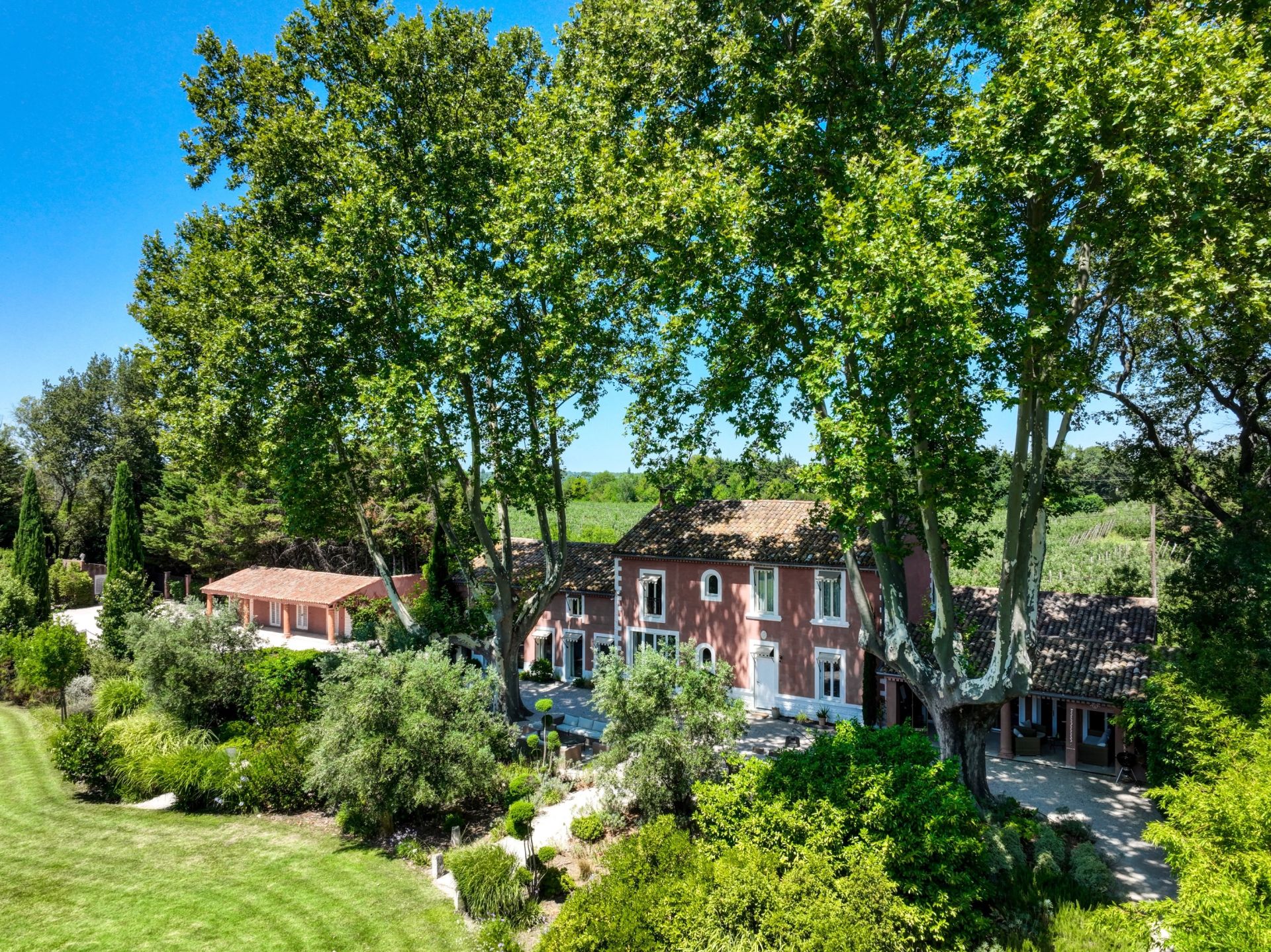 mas 9 Rooms for sale on EYGALIERES (13810)