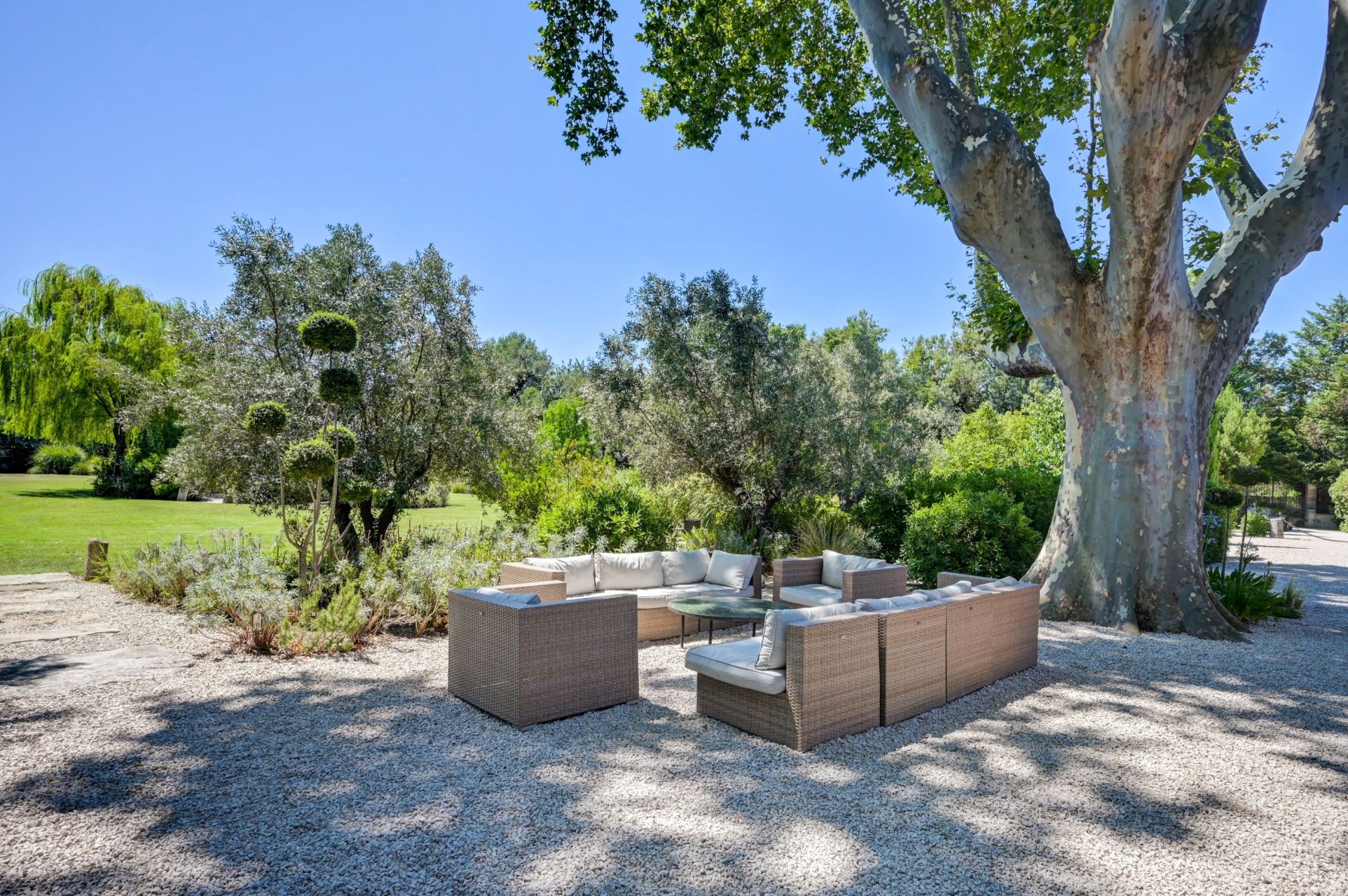 mas 9 Rooms for sale on EYGALIERES (13810)
