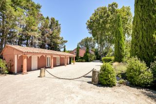 mas 9 Rooms for sale on EYGALIERES (13810)