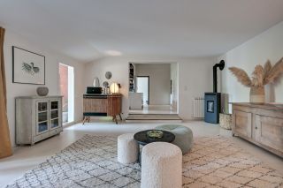 mas 9 Rooms for sale on EYGALIERES (13810)